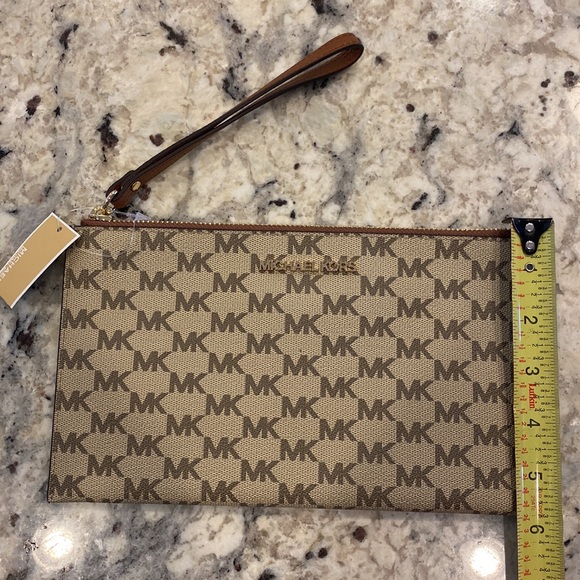 MICHAEL MICHAEL KORS Large Logo Wristlet - Picture 9 of 9